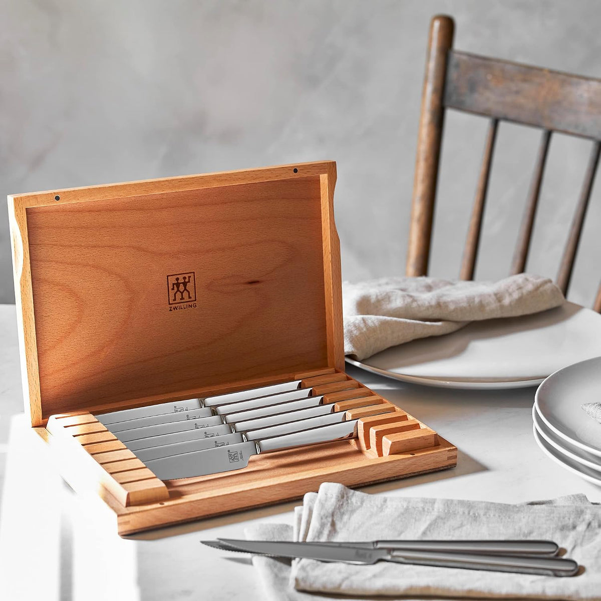 Ultra-Sharp Steak Knives Set of 8 with Wood Gift Box – features