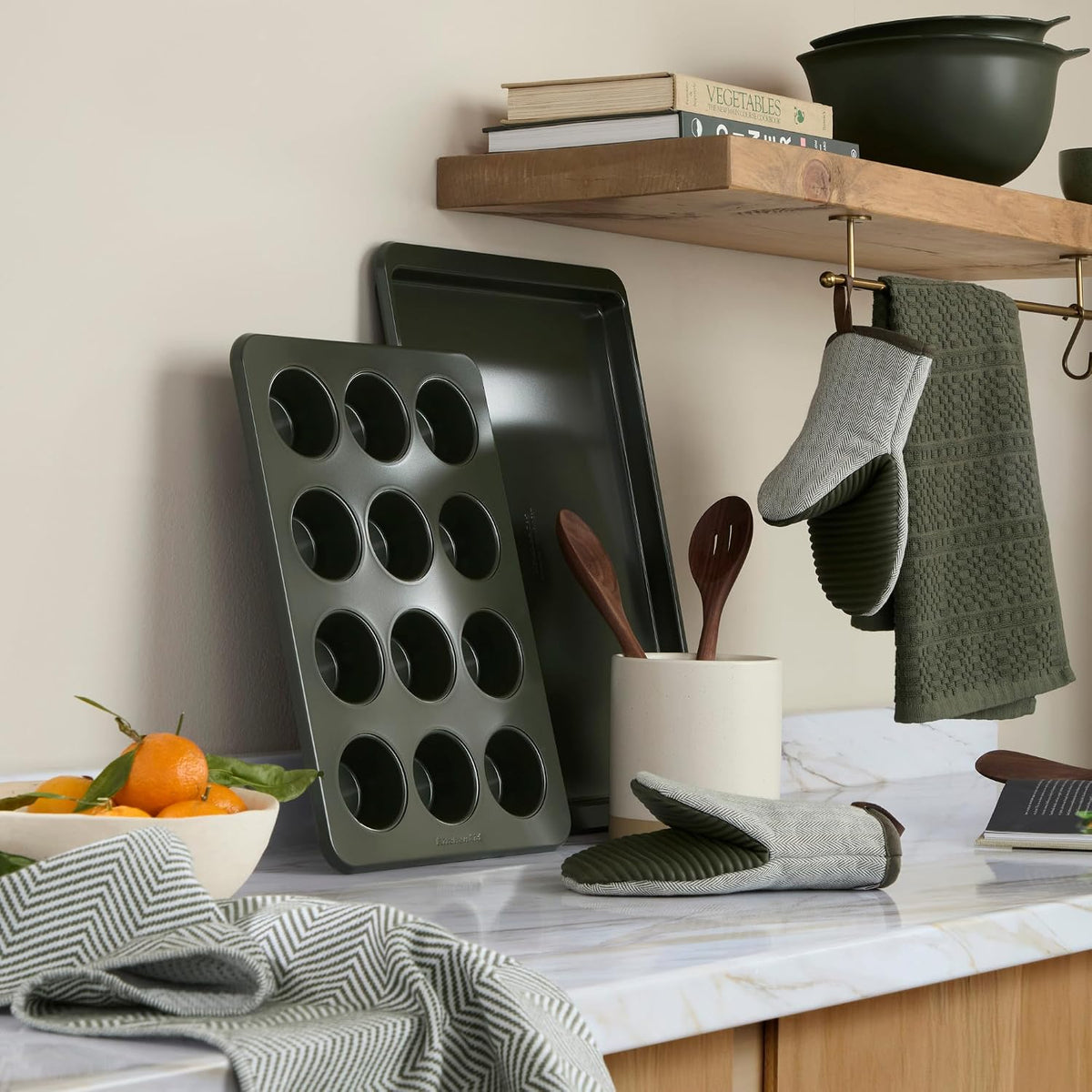 Evergreen Design Series Heavyweight Textured Oversized Kitchen Towels 3-Pack – features