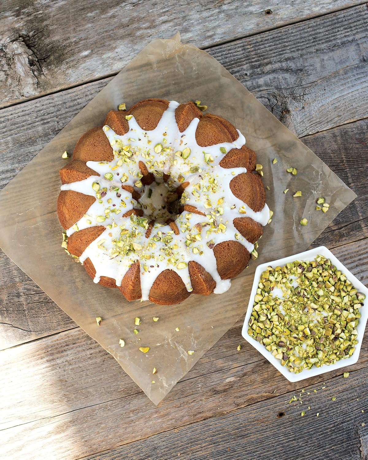 Original Bundt, 12-Cup, Silver – features