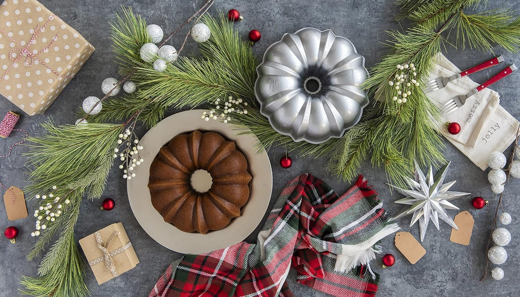 Original Bundt, 12-Cup, Silver – close-up