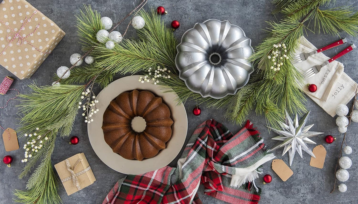 Original Bundt, 12-Cup, Silver – close-up